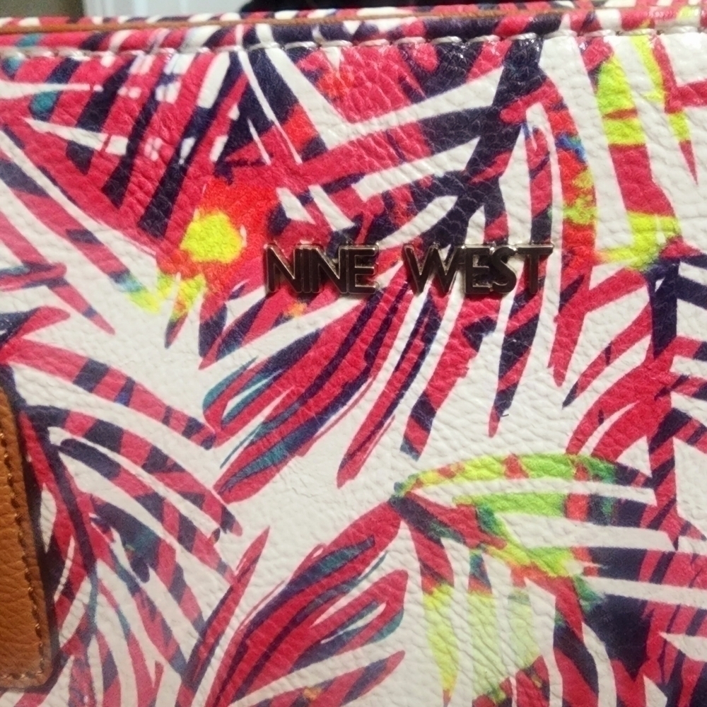 Nine West Colorful Vacation Tropical Crossbody Like New Handbag - Picture 4 of 7